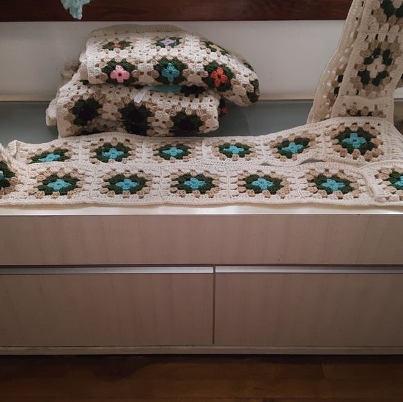 Crochet scarf - Picture 4 of 6